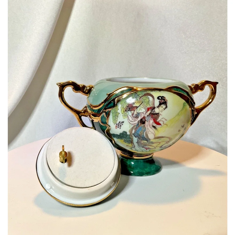 Ardleigh Elliott 1999 Pao Chai Beauties of the Red Mansion Porcelain Music Box